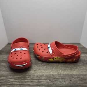 Crocs Unisex-Adult Disney Pixar Cars Lightning McQueen Clog Mens 5 Wms 7